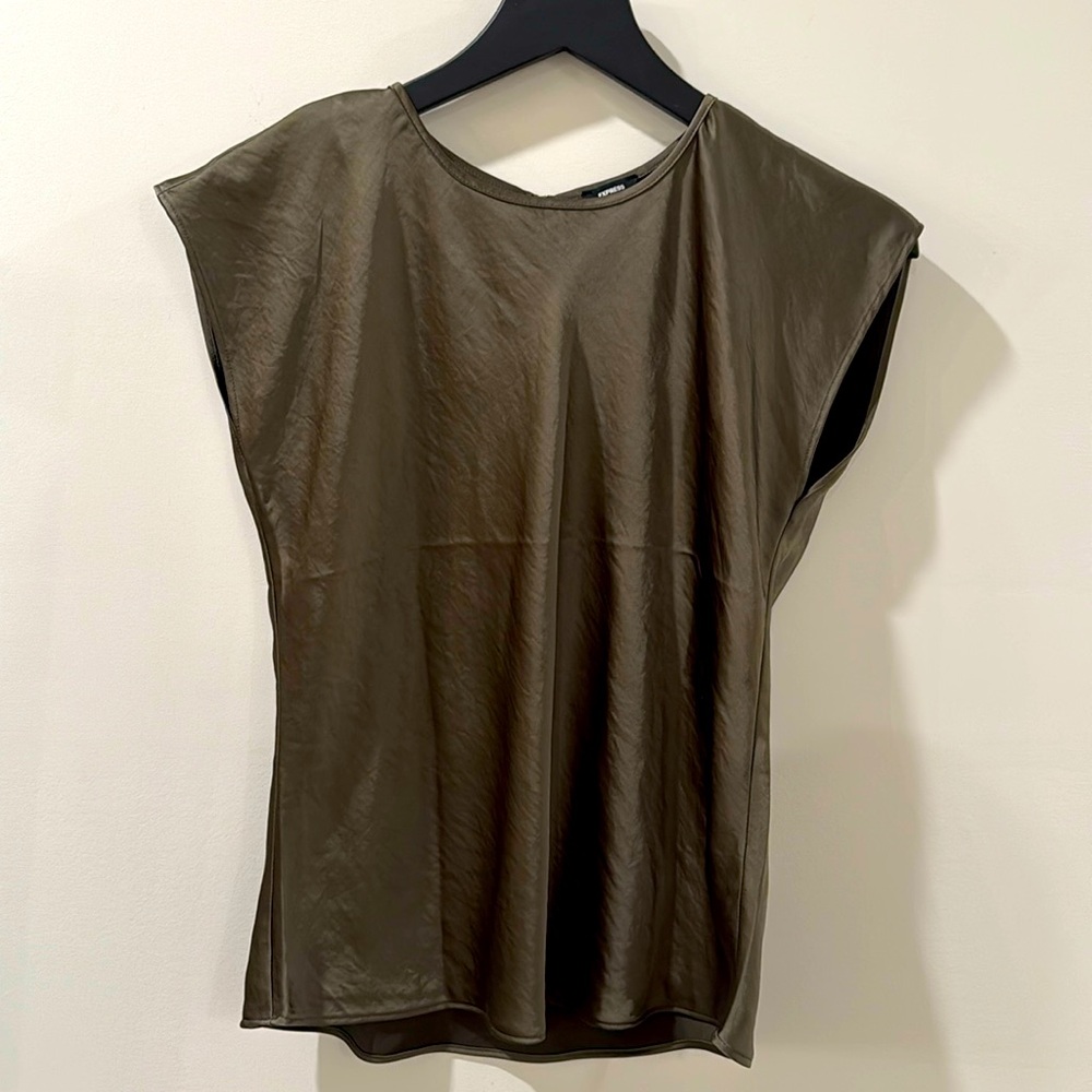 NWT Express Satin Gramercy Top in Olive